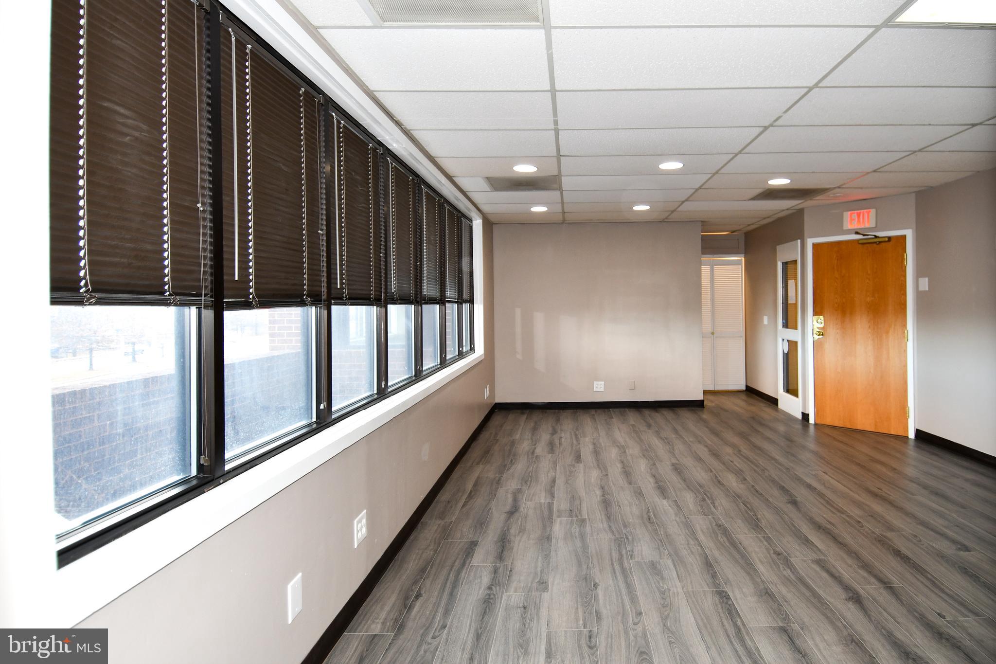 HAMILTON CENTER - Commercial Lease