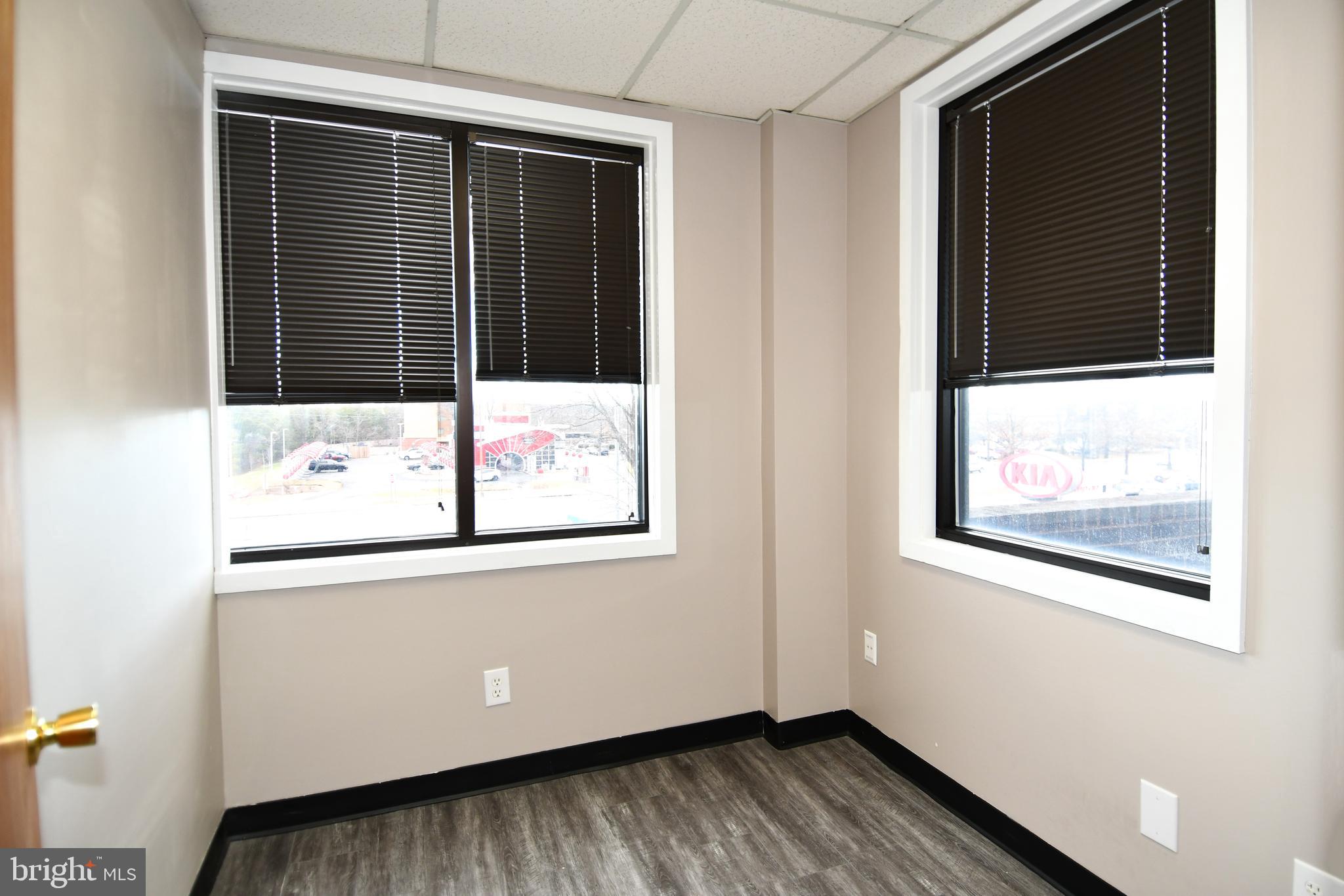 HAMILTON CENTER - Commercial Lease