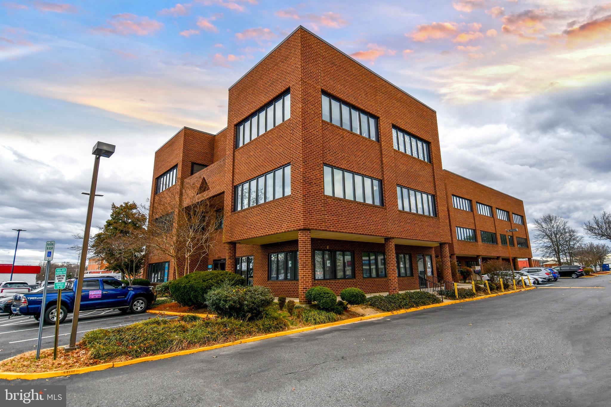 HAMILTON CENTER - Commercial Lease