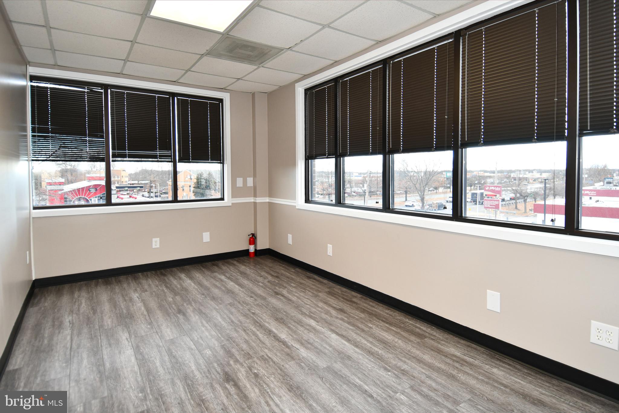 HAMILTON CENTER - Commercial Lease