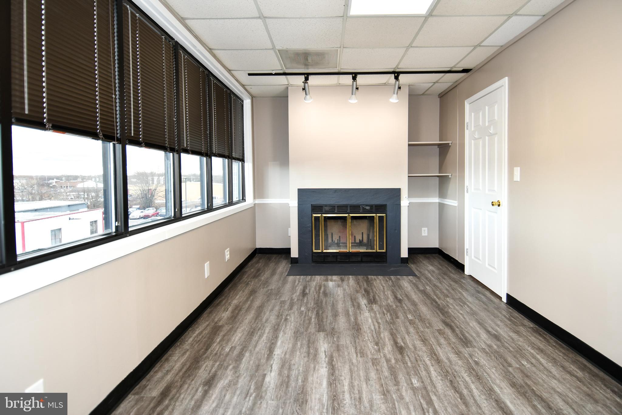 HAMILTON CENTER - Commercial Lease