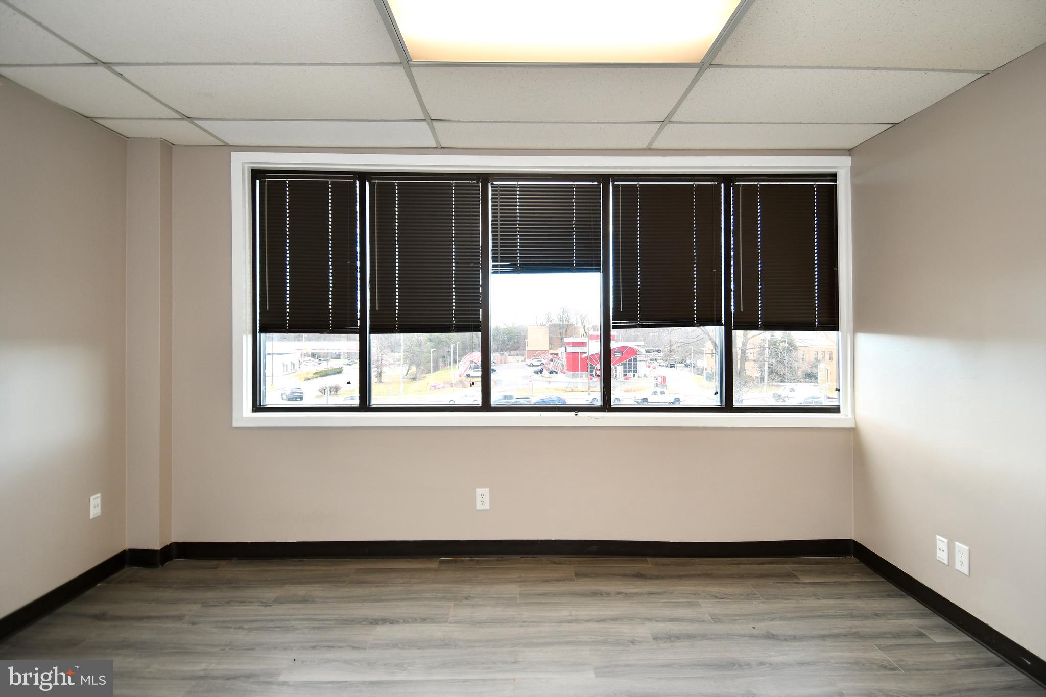 HAMILTON CENTER - Commercial Lease