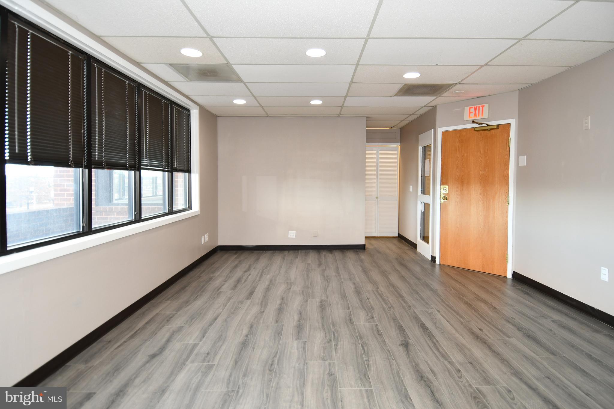 HAMILTON CENTER - Commercial Lease