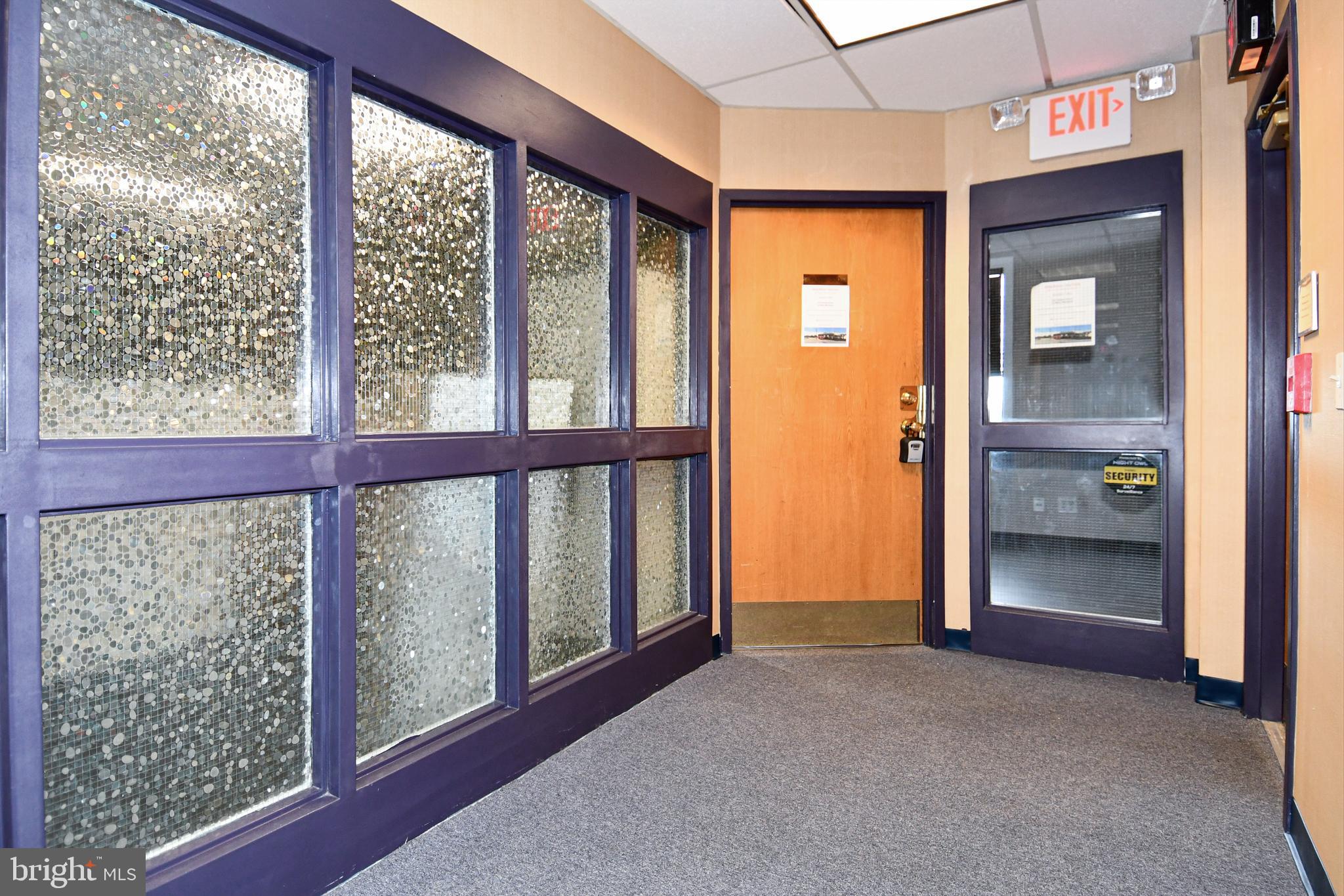 HAMILTON CENTER - Commercial Lease