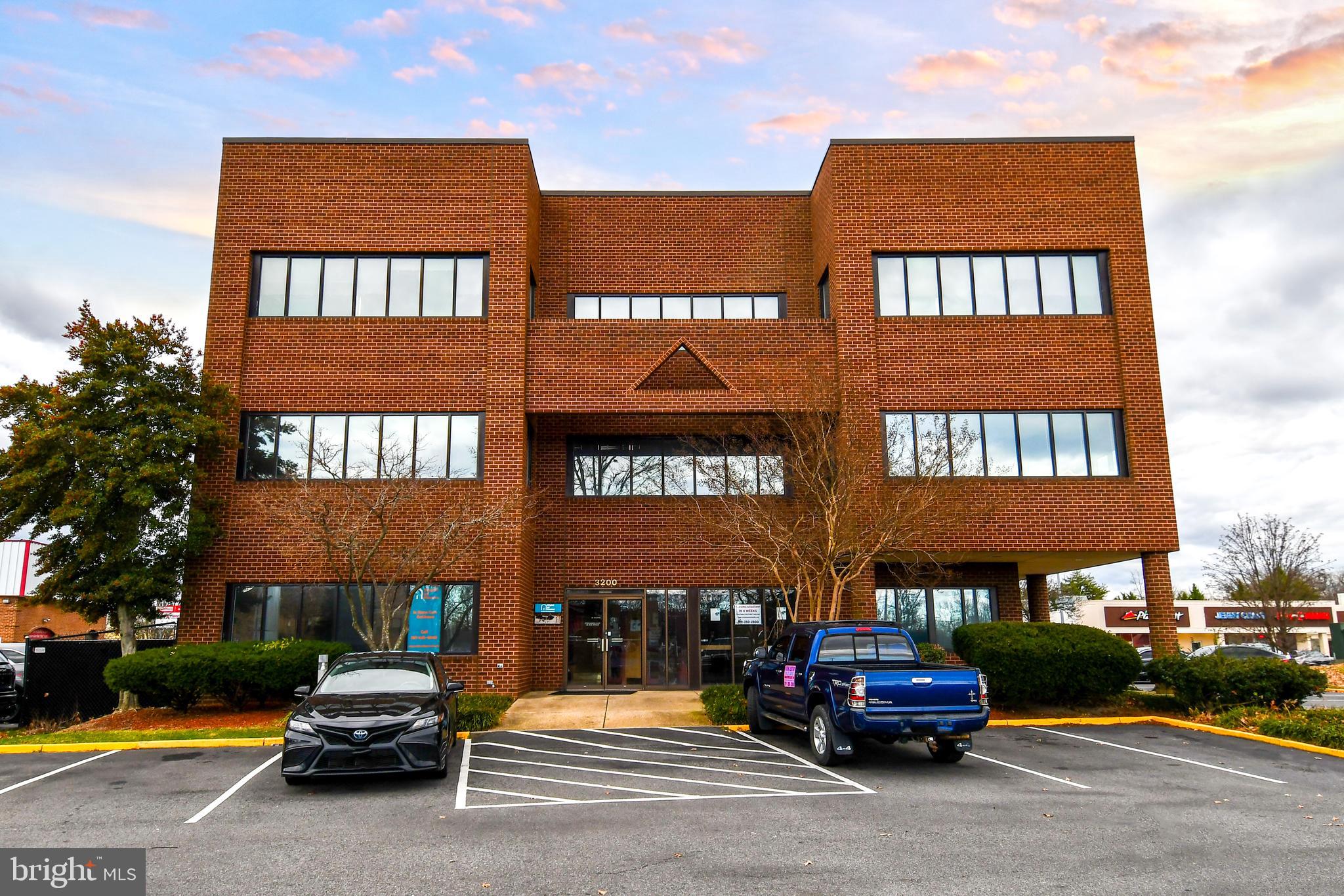 HAMILTON CENTER - Commercial Lease