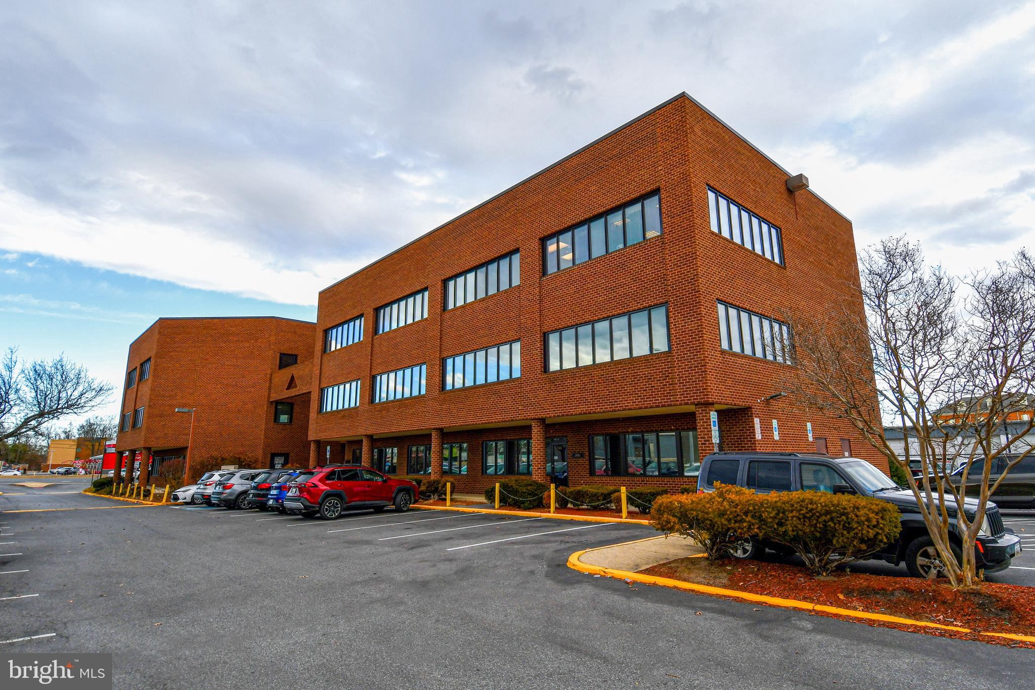 HAMILTON CENTER - Commercial Lease