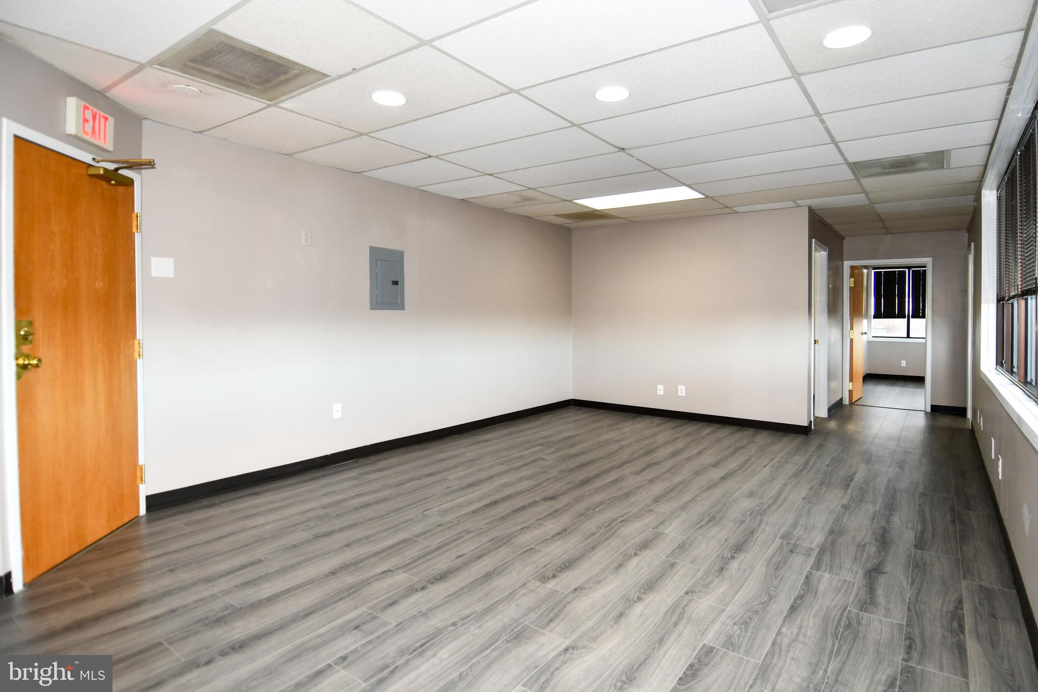 HAMILTON CENTER - Commercial Lease