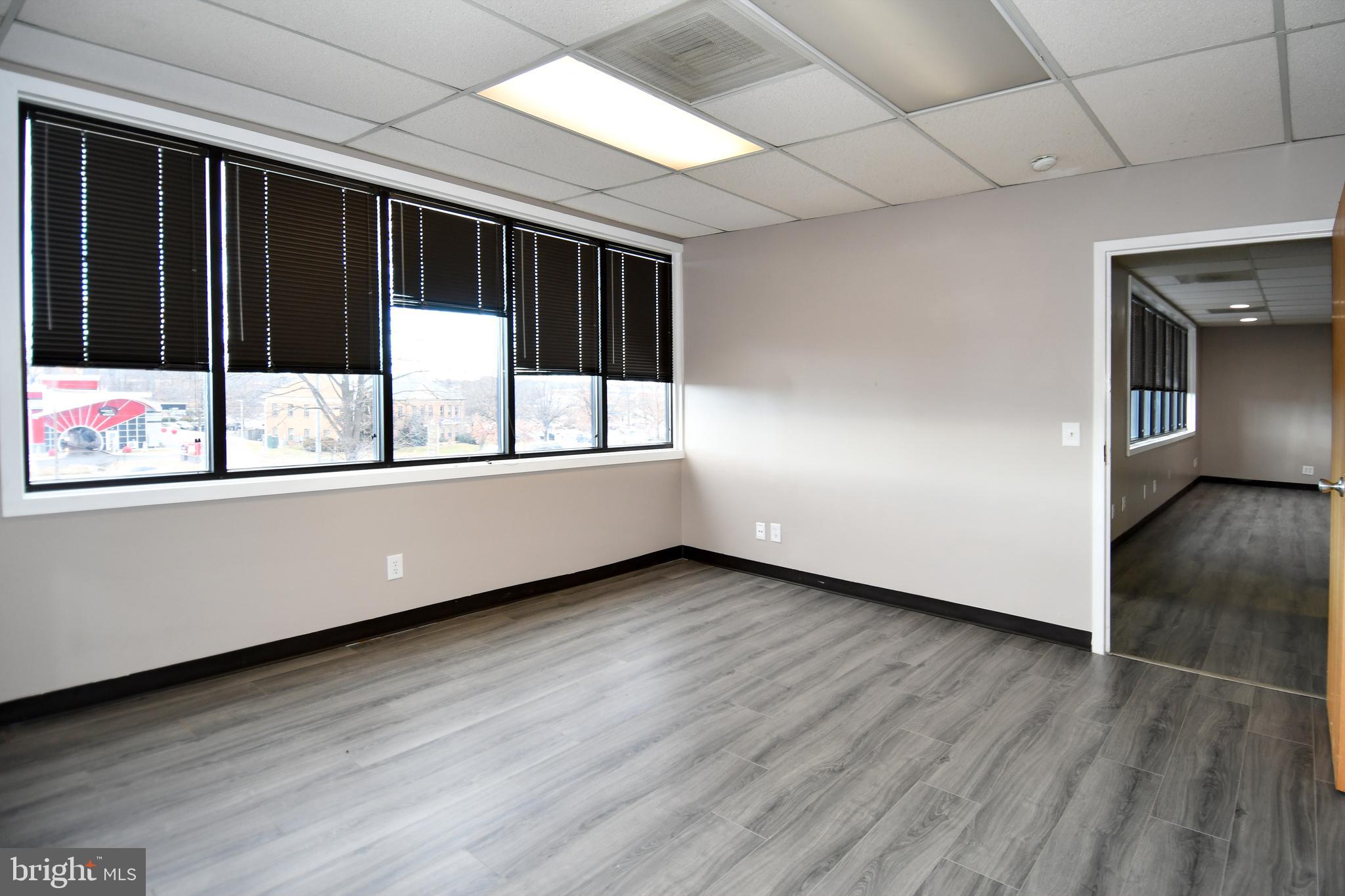 HAMILTON CENTER - Commercial Lease