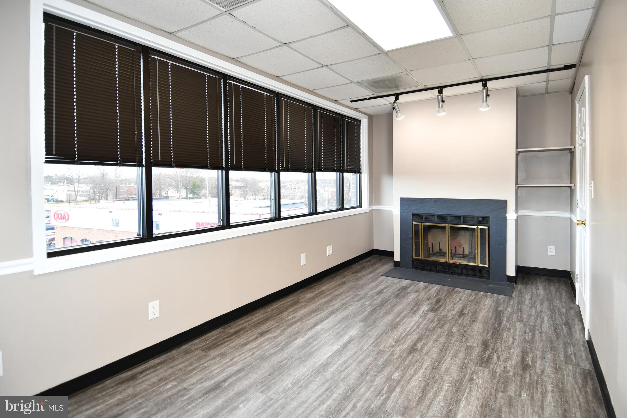 HAMILTON CENTER - Commercial Lease