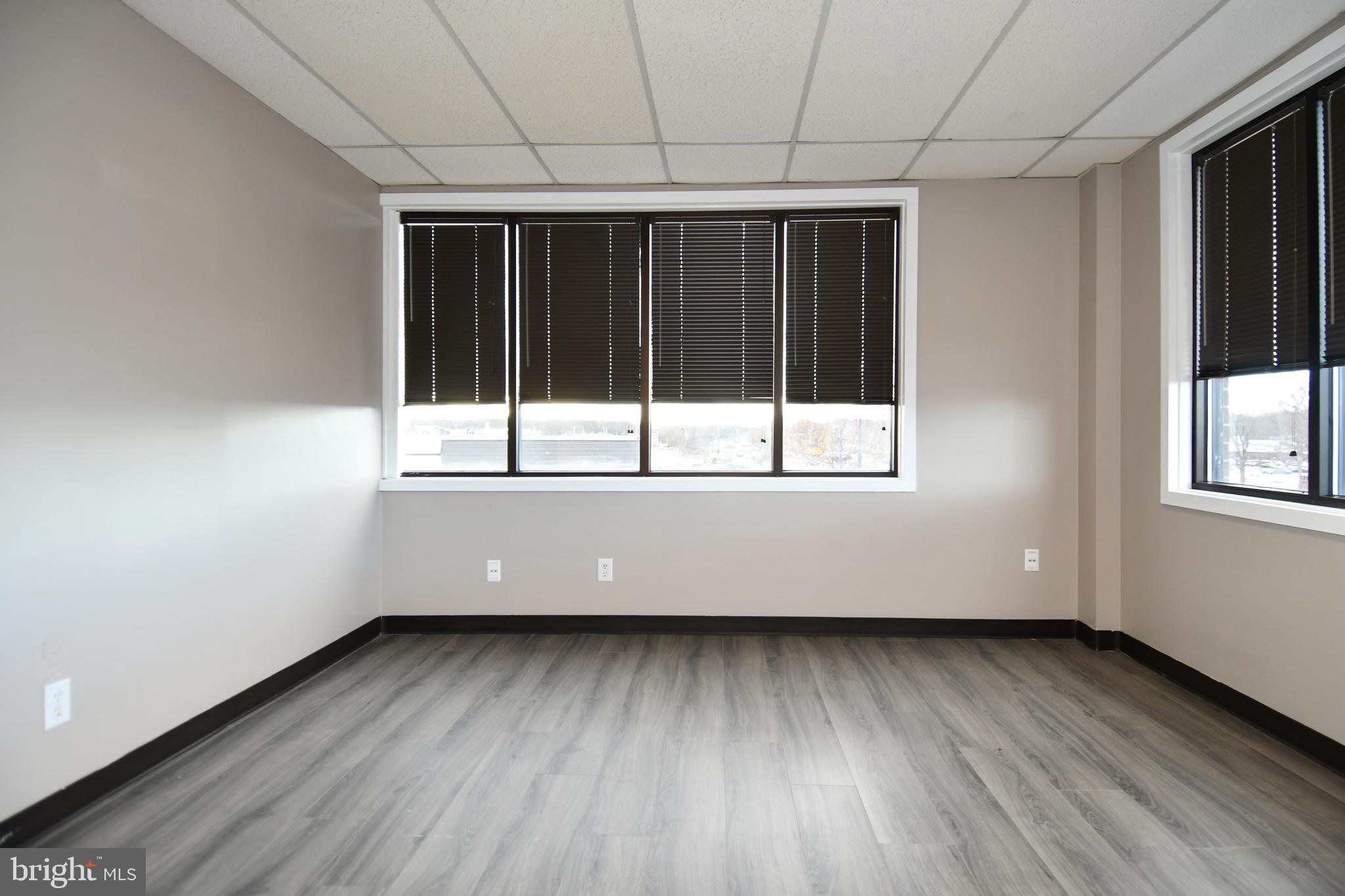 HAMILTON CENTER - Commercial Lease