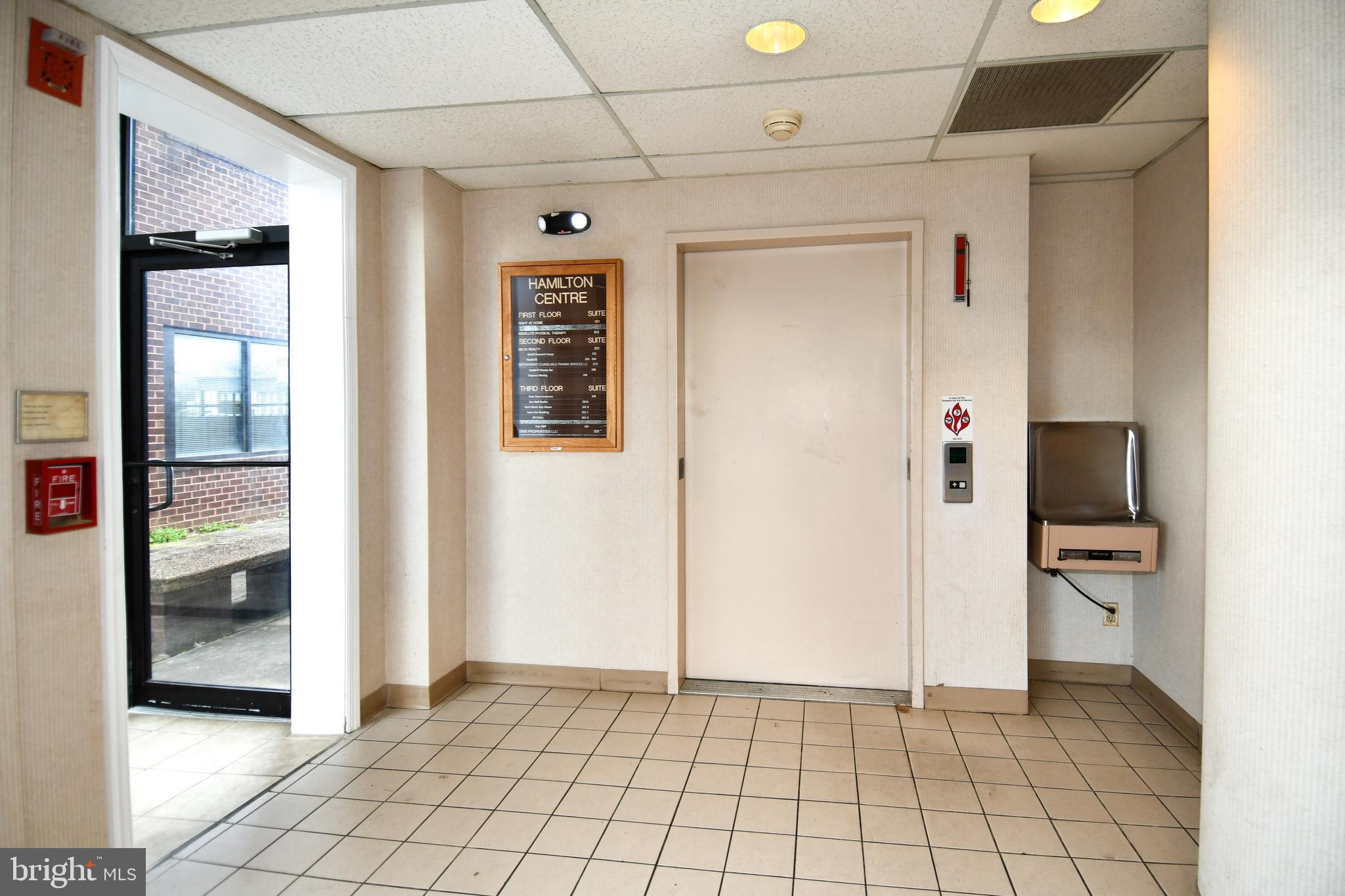 HAMILTON CENTER - Commercial Lease