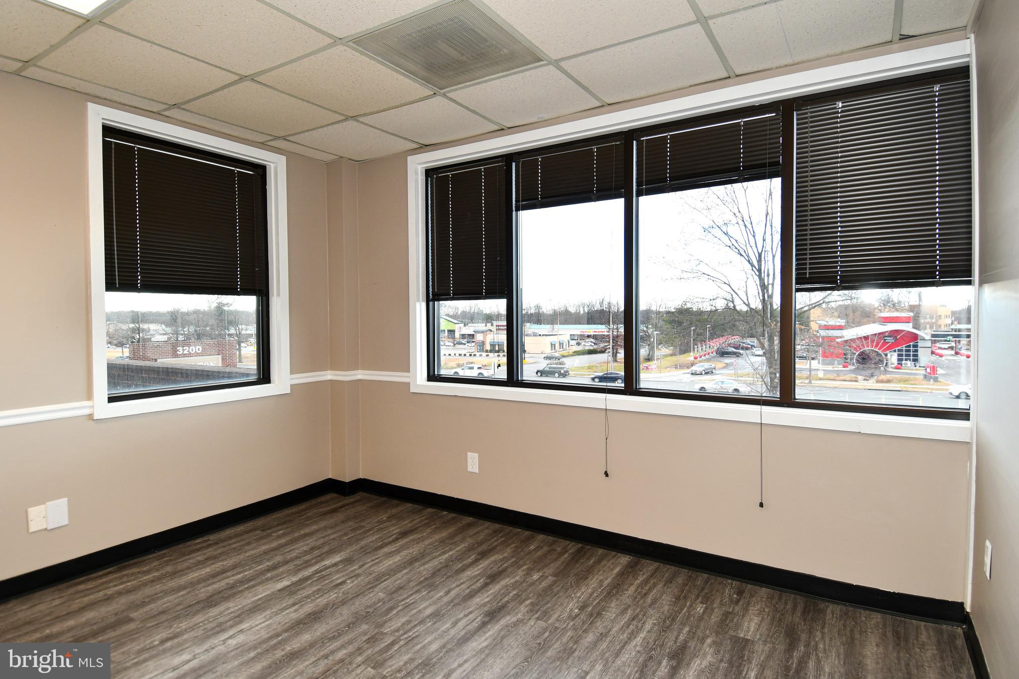 HAMILTON CENTER - Commercial Lease