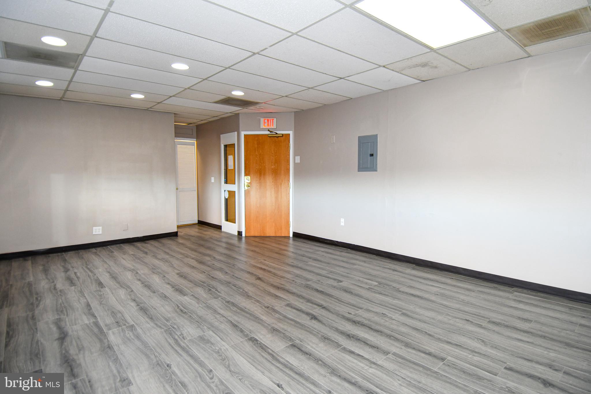 HAMILTON CENTER - Commercial Lease