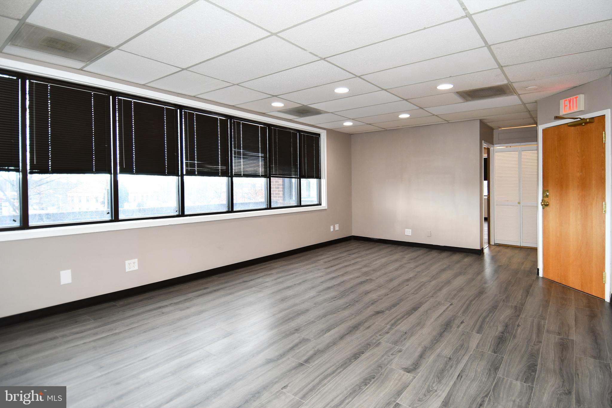 HAMILTON CENTER - Commercial Lease