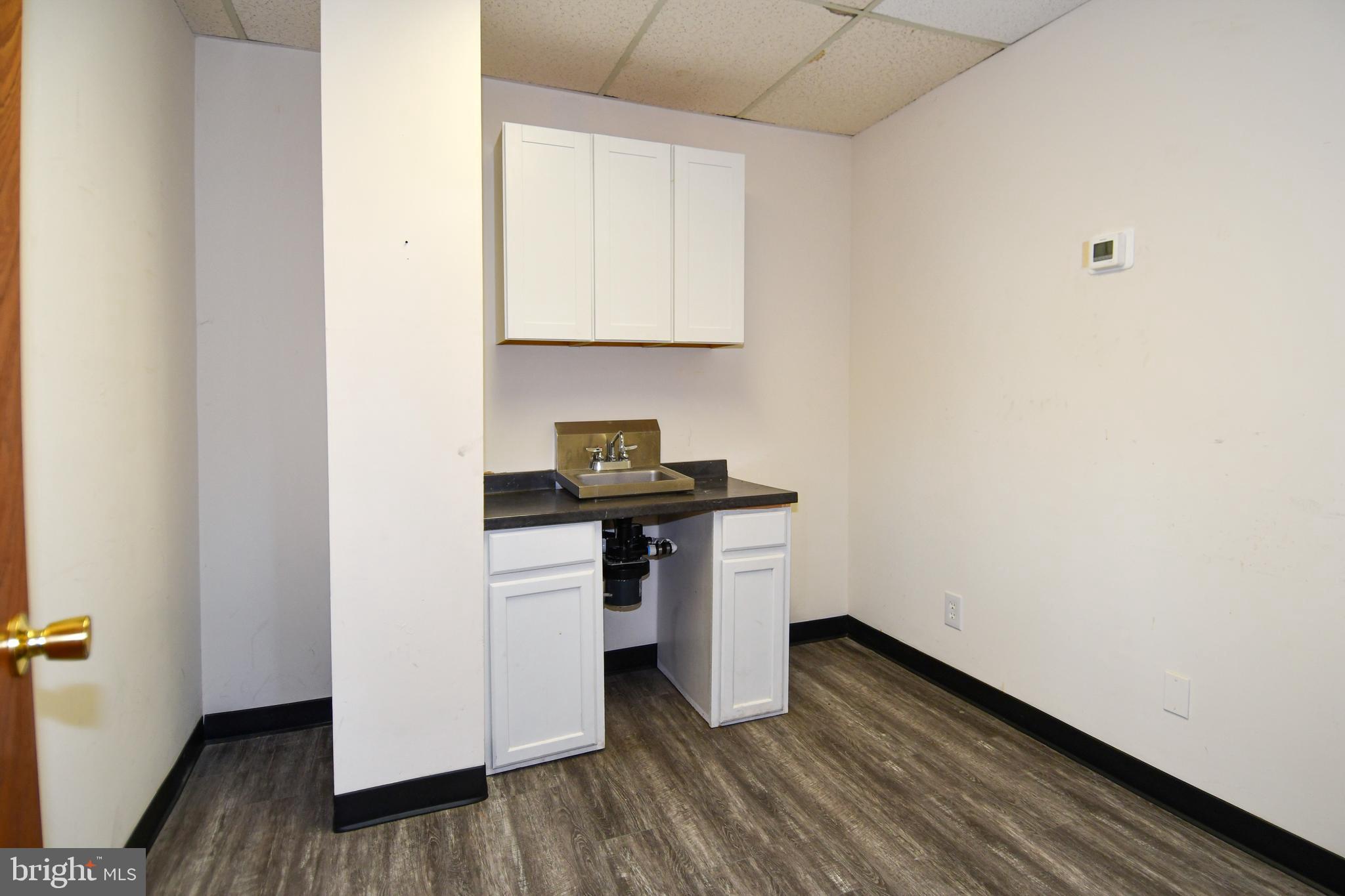 HAMILTON CENTER - Commercial Lease