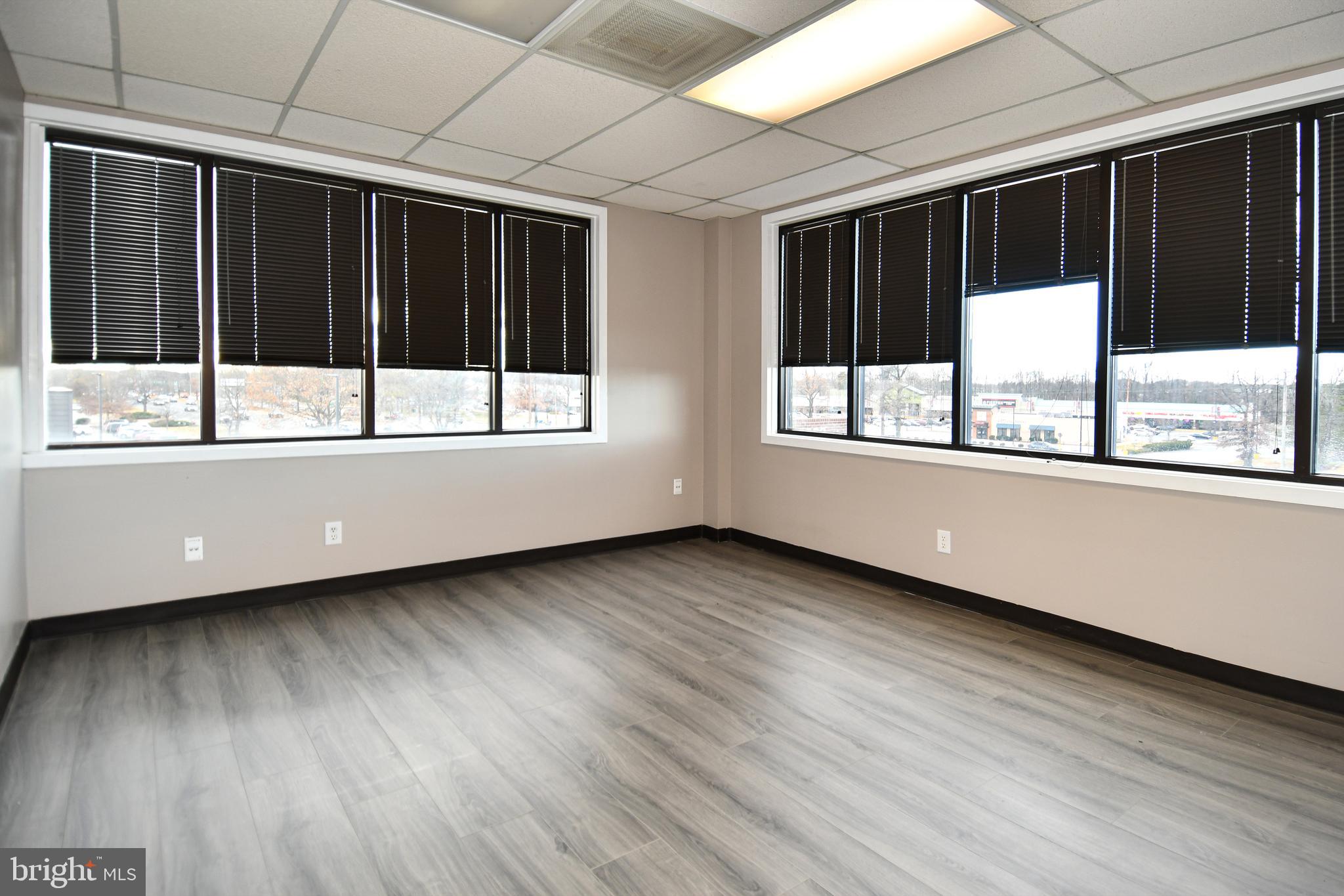 HAMILTON CENTER - Commercial Lease