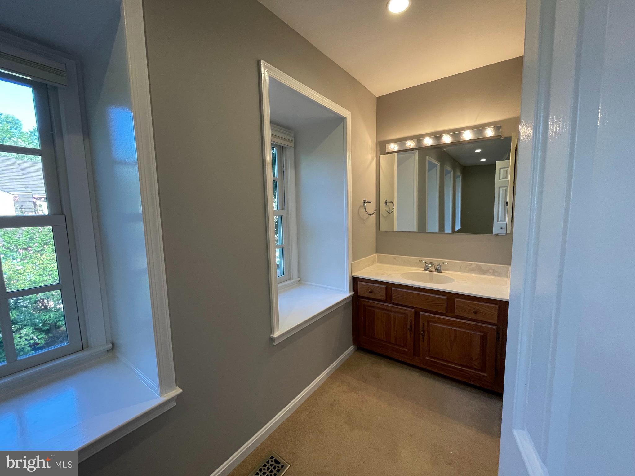 SEMINARY PARK - Residential Lease