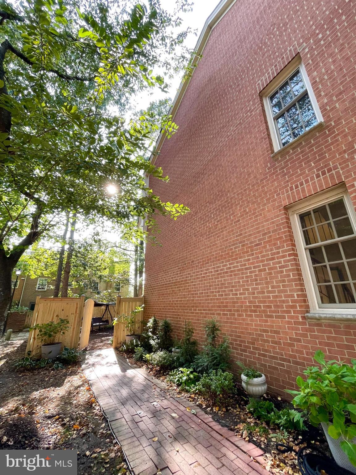 SEMINARY PARK - Residential Lease