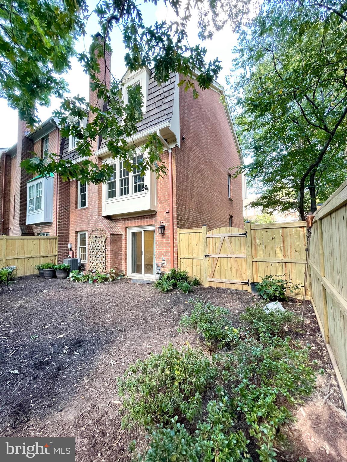 SEMINARY PARK - Residential Lease