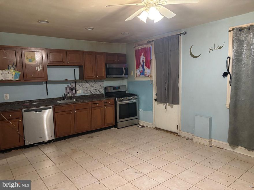 4 bed 3 bath  townhome.