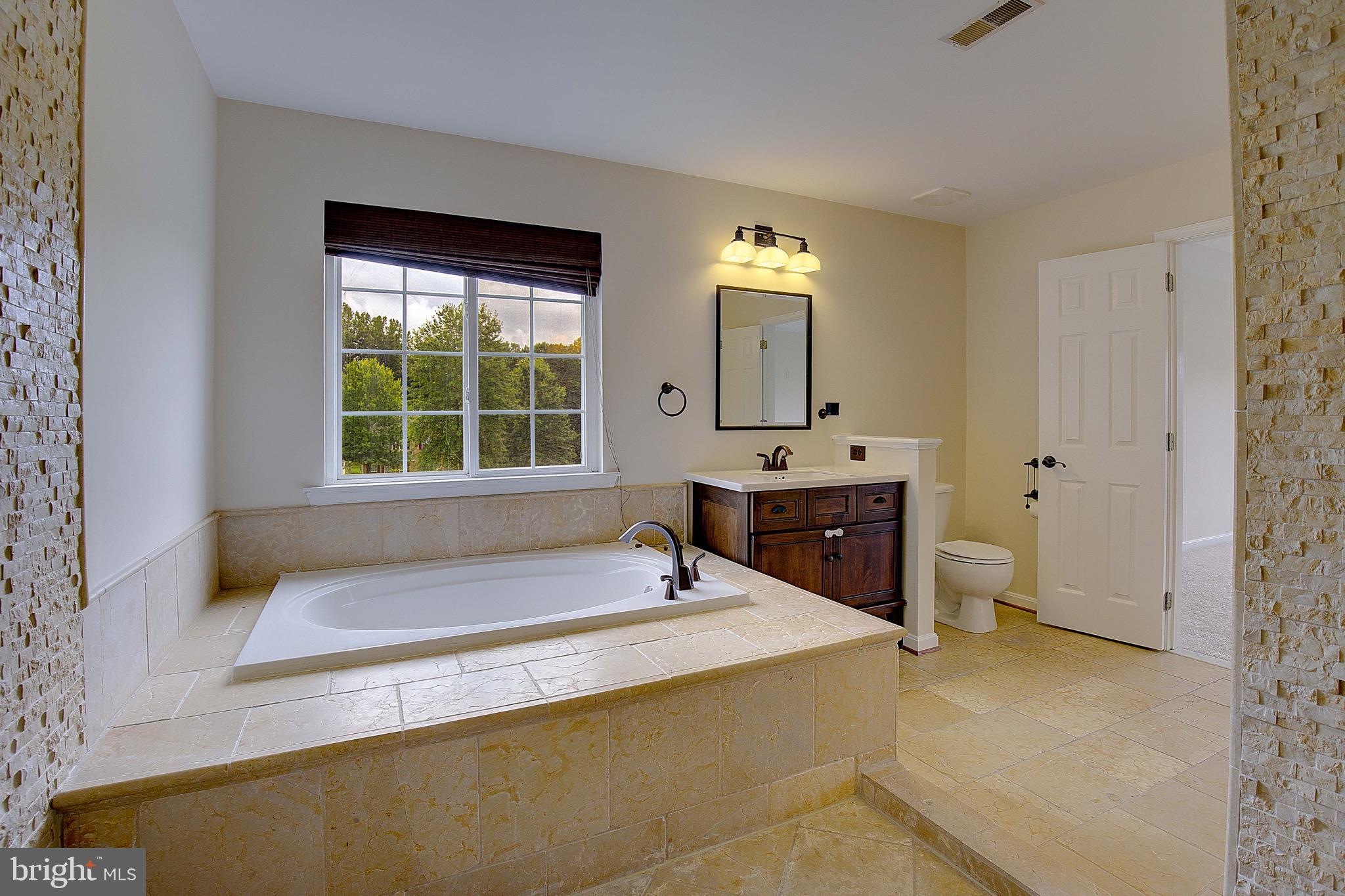 LORINS PRIDE - Residential