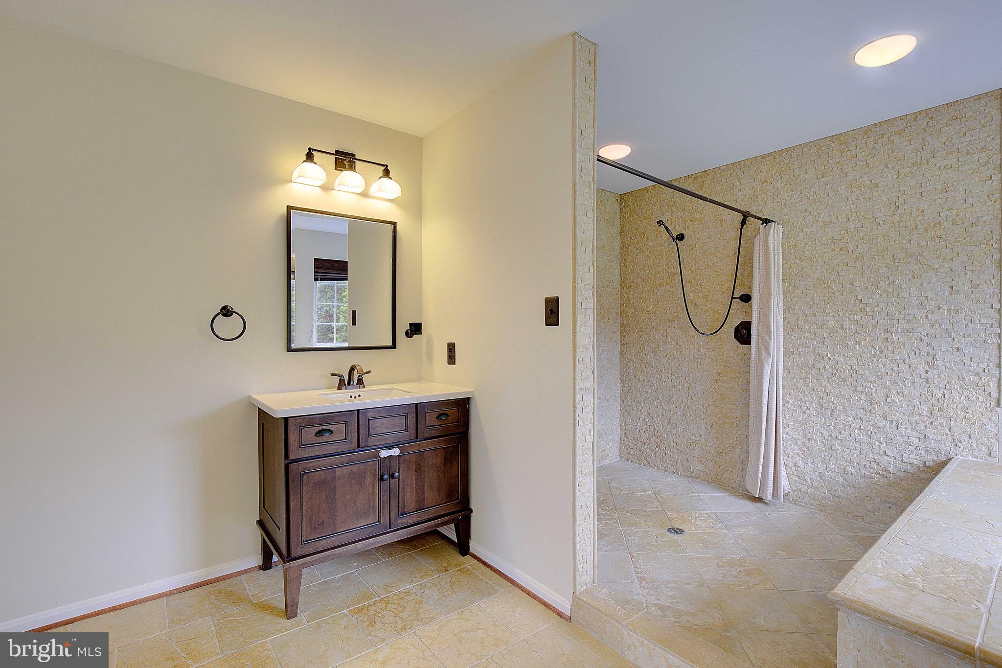 LORINS PRIDE - Residential