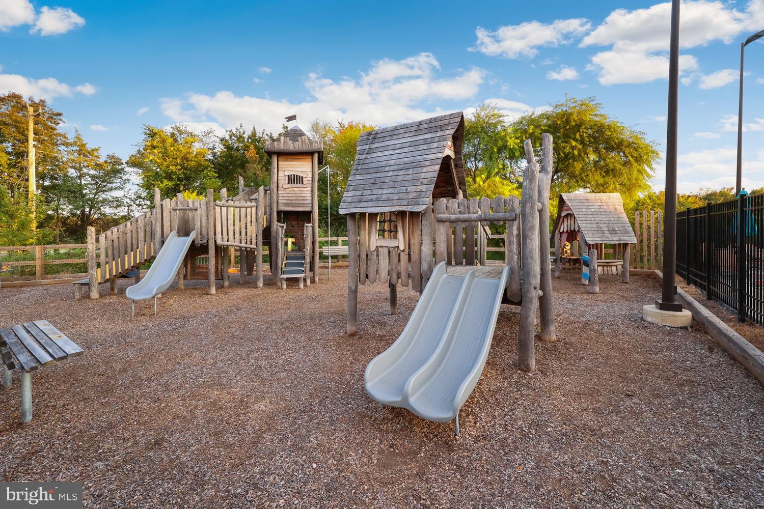 ROBINSON VILLAGE - Residential