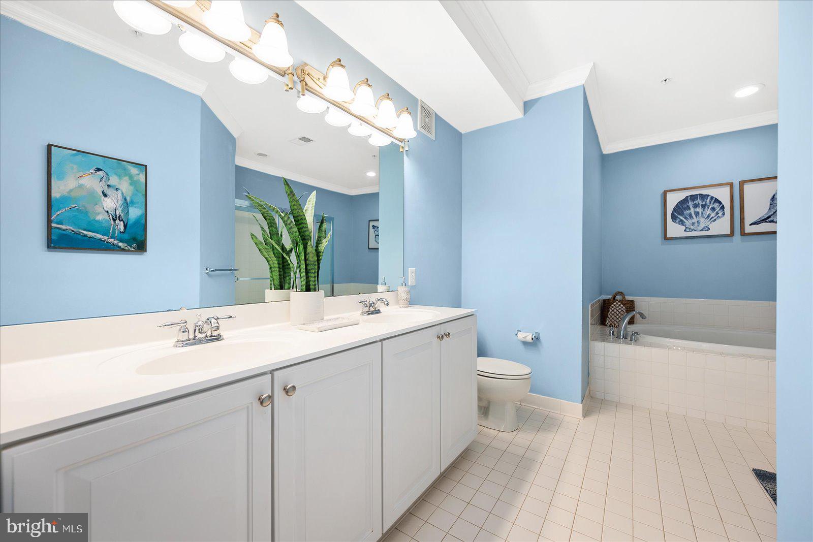 SUNSET ISLAND - Residential