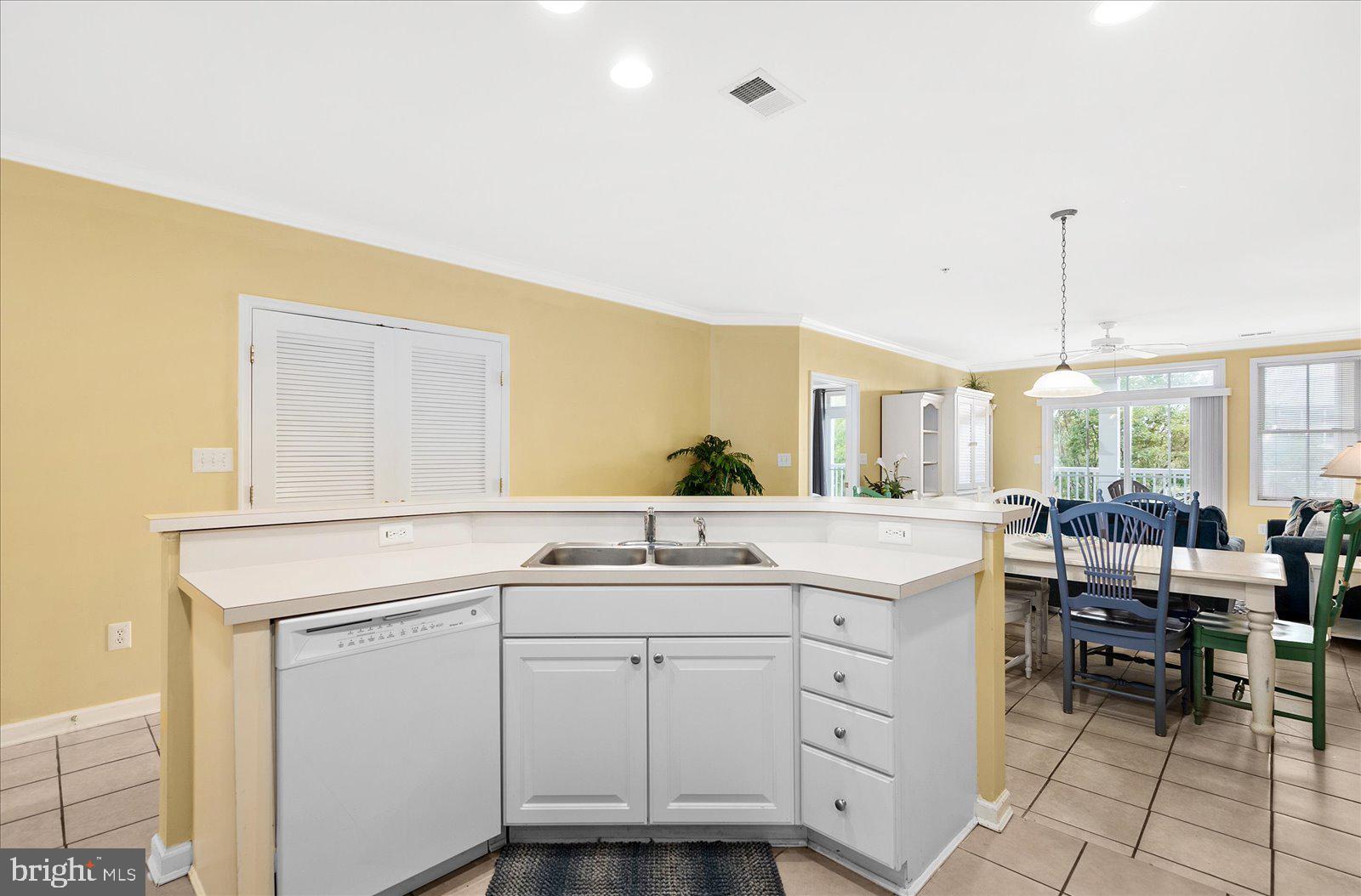 SUNSET ISLAND - Residential