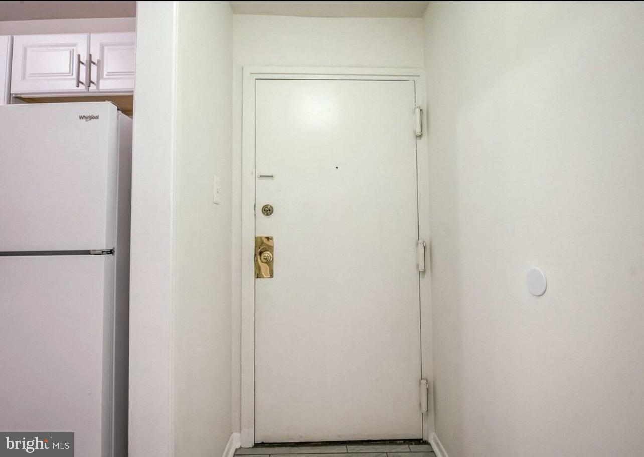 SUMMERTREE CONDO APTS - Residential Lease