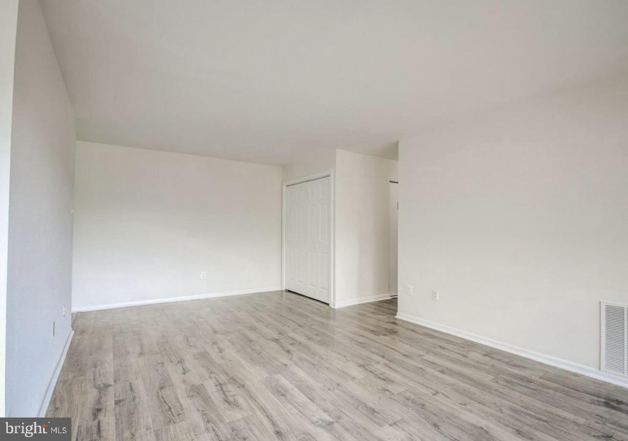 SUMMERTREE CONDO APTS - Residential Lease