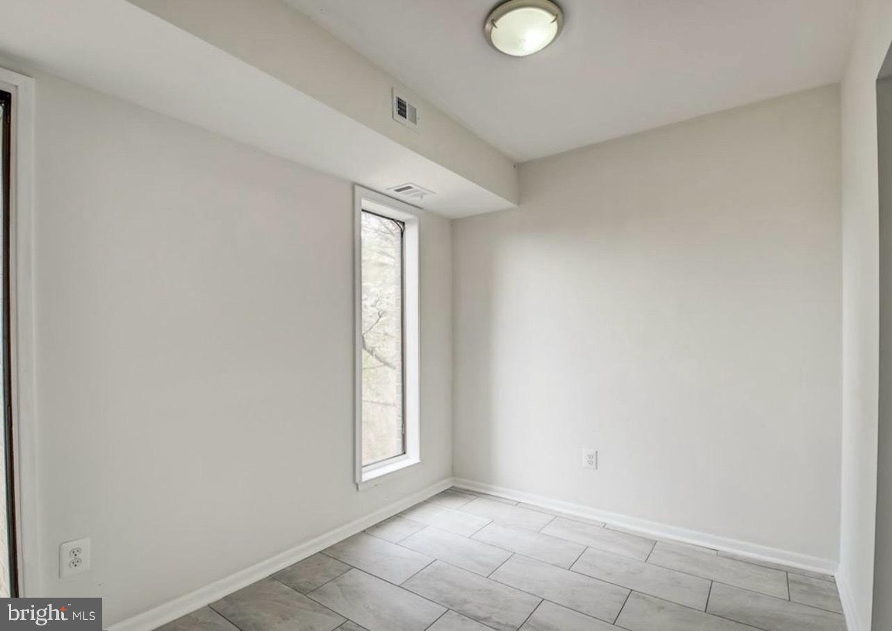 SUMMERTREE CONDO APTS - Residential Lease