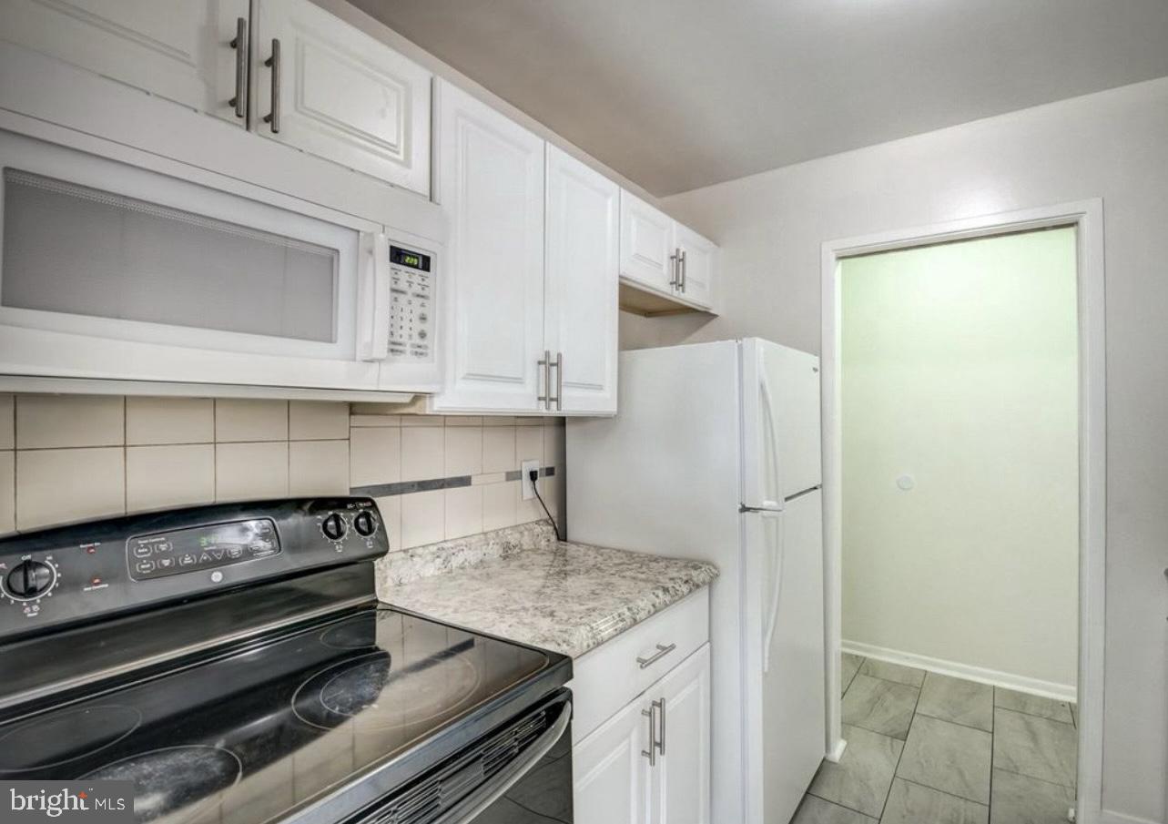 SUMMERTREE CONDO APTS - Residential Lease