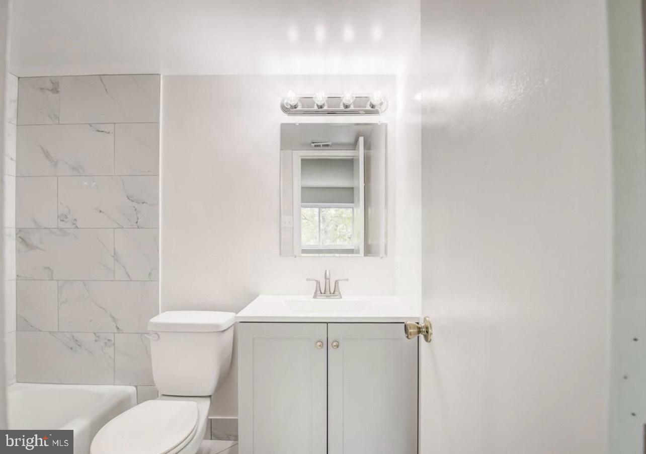 SUMMERTREE CONDO APTS - Residential Lease