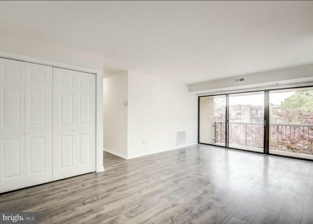 SUMMERTREE CONDO APTS - Residential Lease