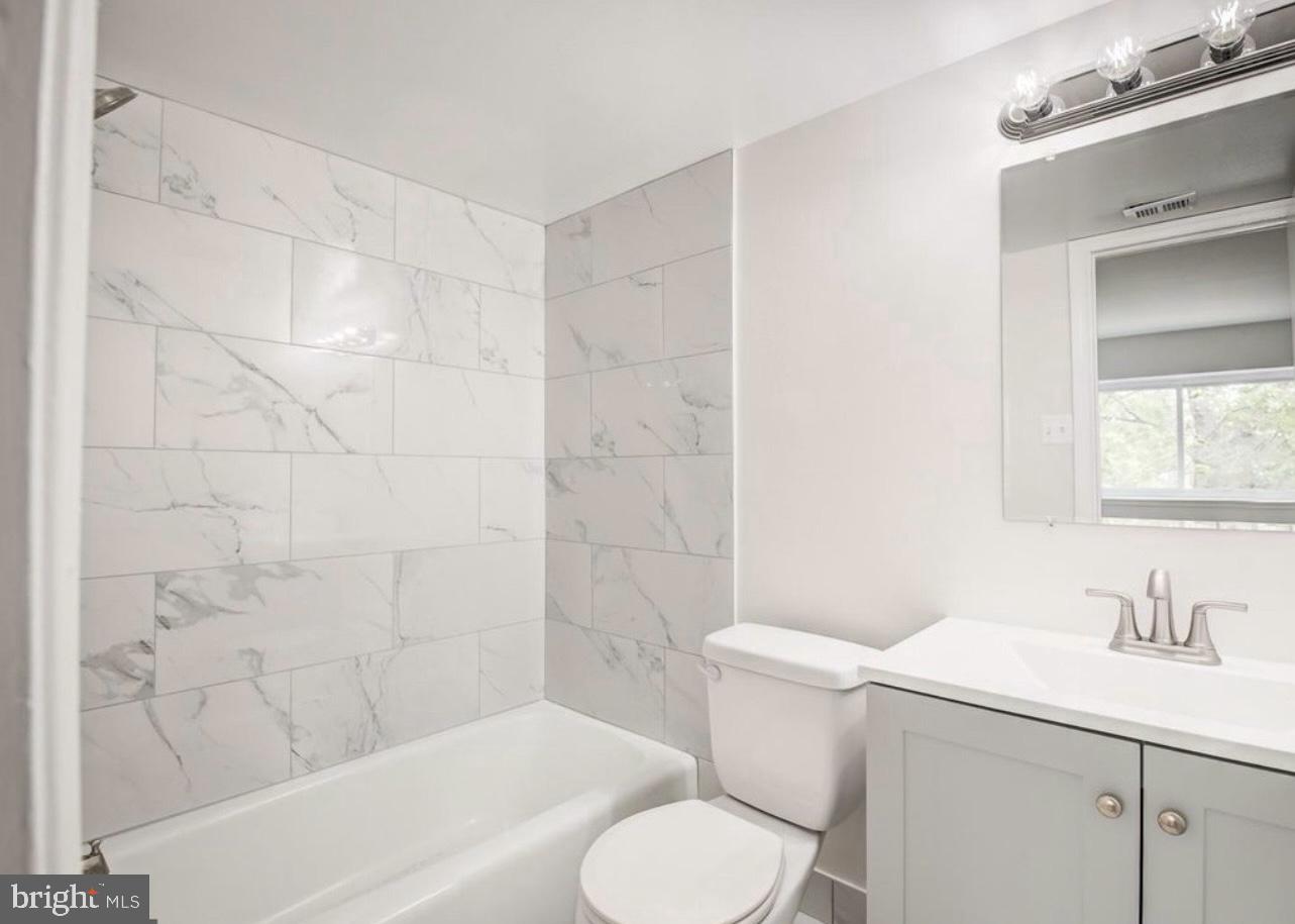 SUMMERTREE CONDO APTS - Residential Lease