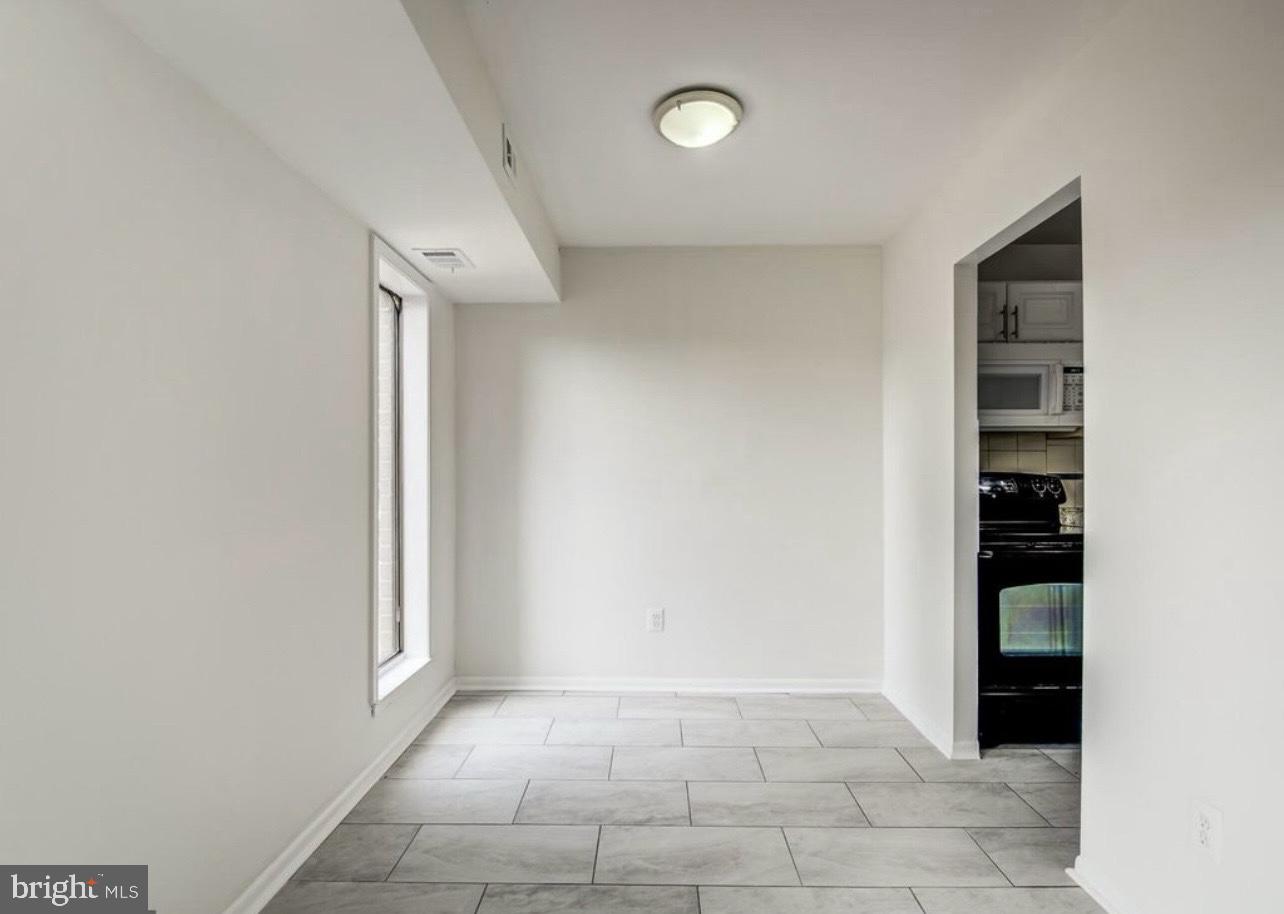 SUMMERTREE CONDO APTS - Residential Lease