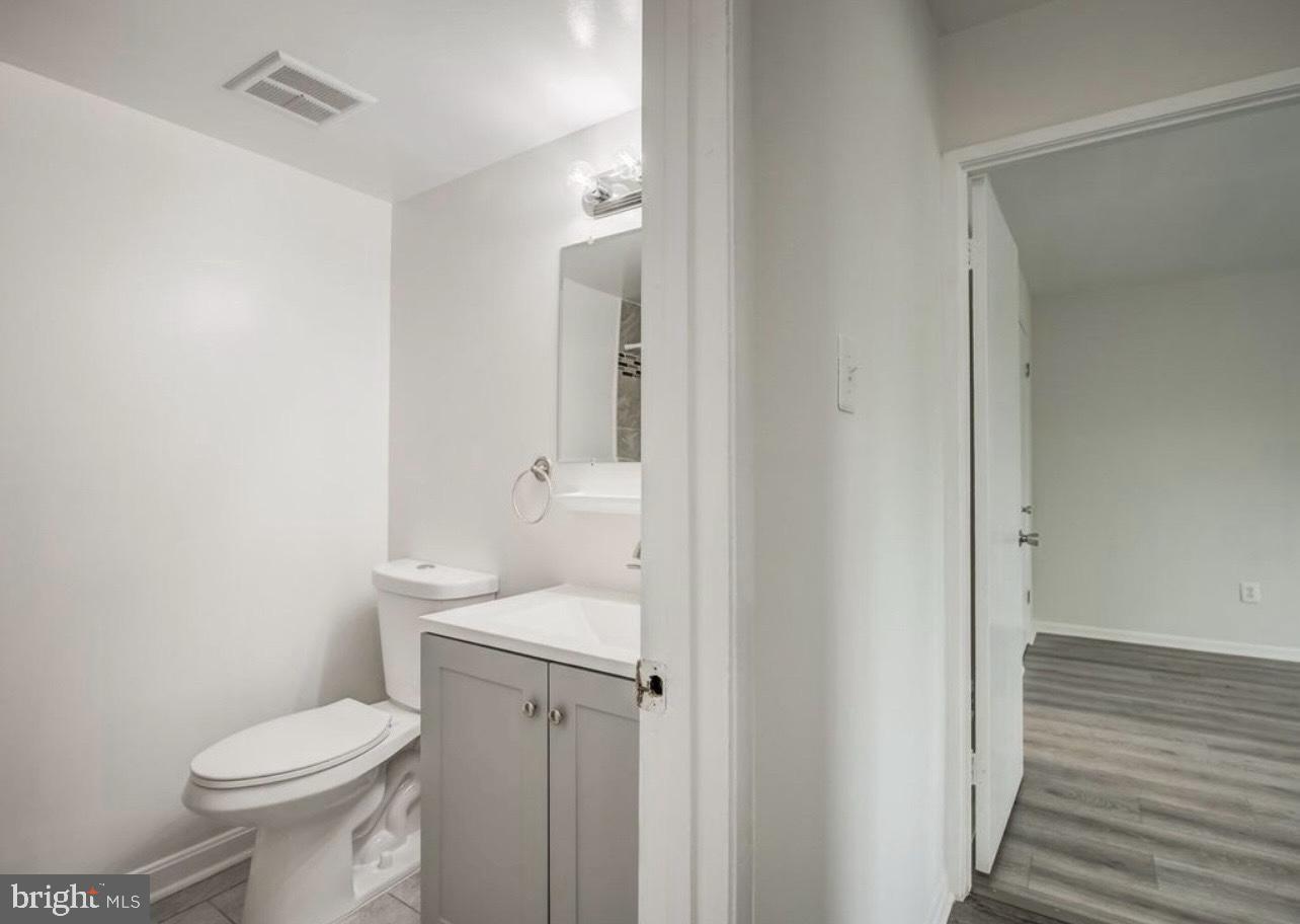 SUMMERTREE CONDO APTS - Residential Lease