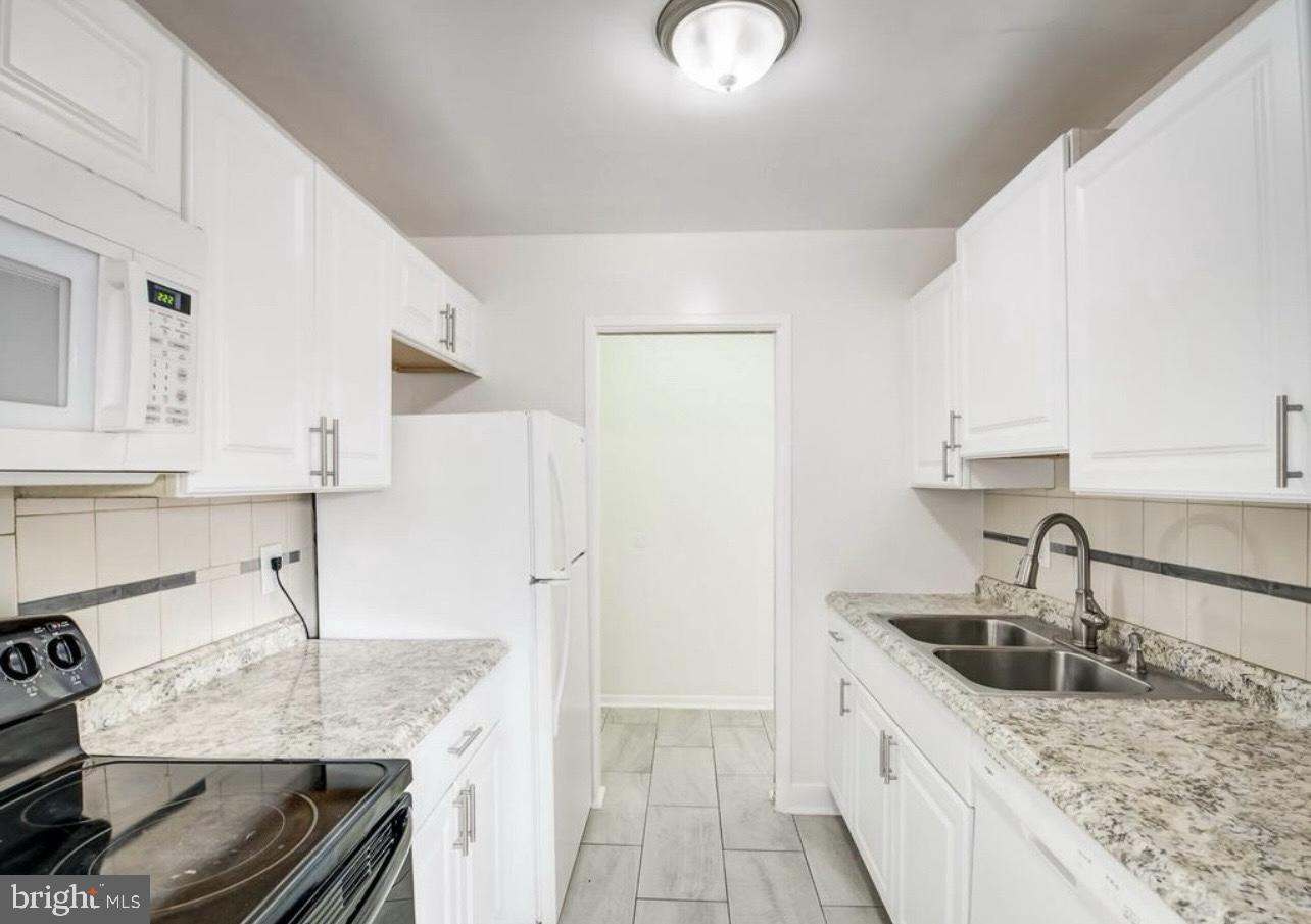 SUMMERTREE CONDO APTS - Residential Lease