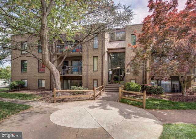 SUMMERTREE CONDO APTS - Residential Lease