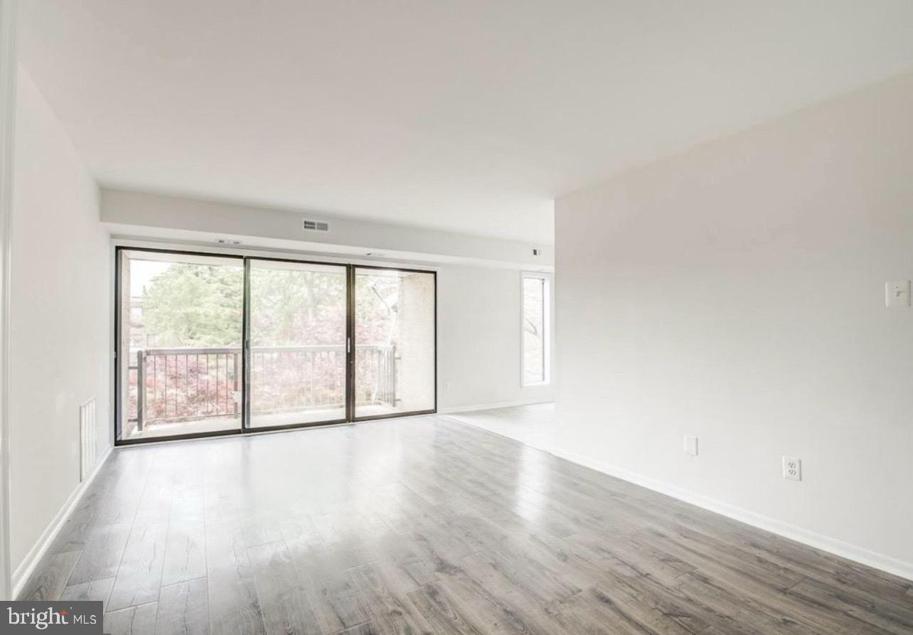 SUMMERTREE CONDO APTS - Residential Lease