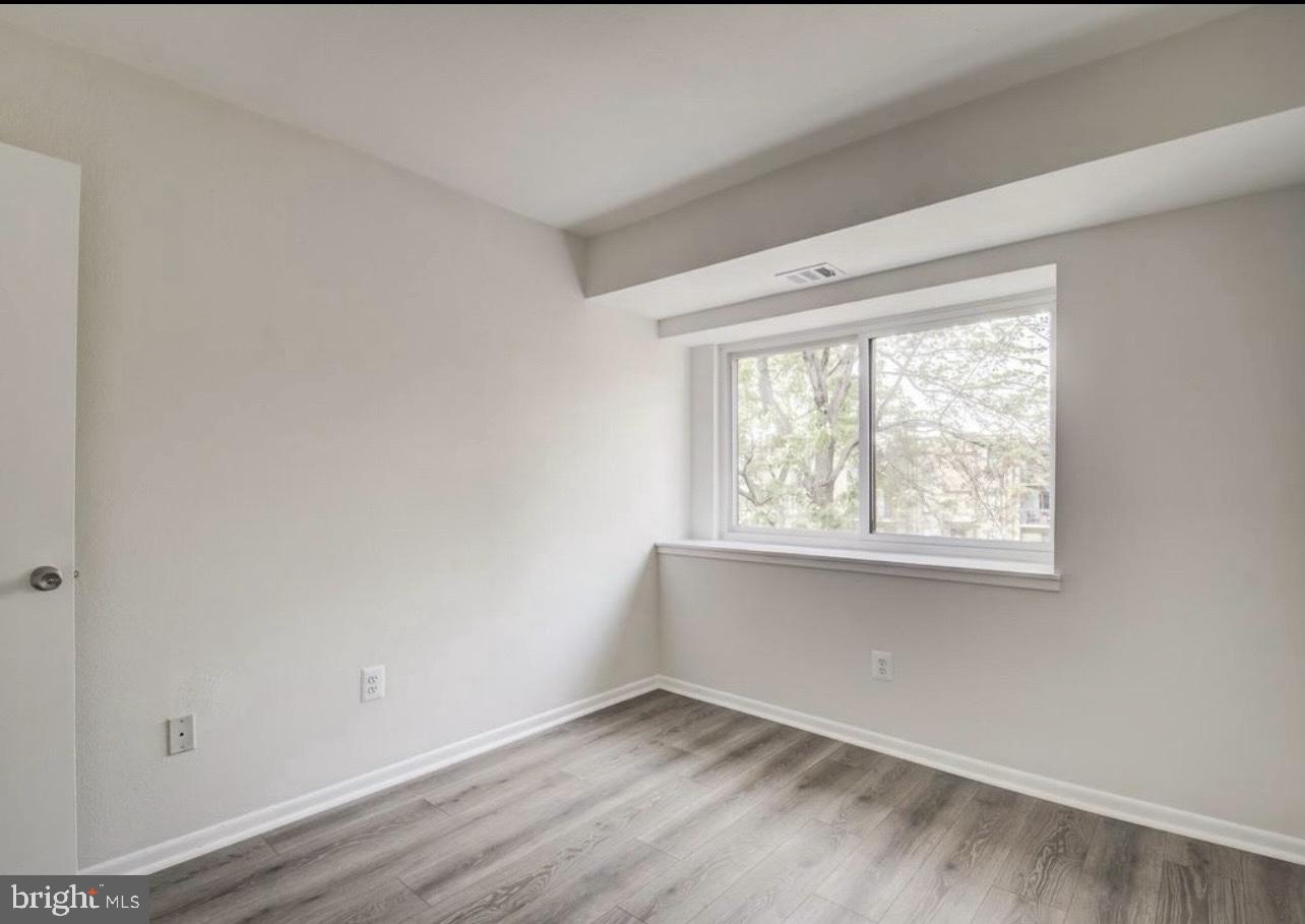 SUMMERTREE CONDO APTS - Residential Lease