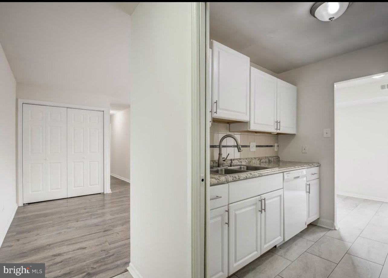 SUMMERTREE CONDO APTS - Residential Lease