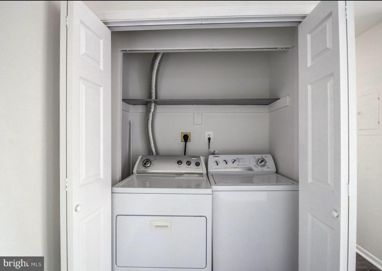 SUMMERTREE CONDO APTS - Residential Lease