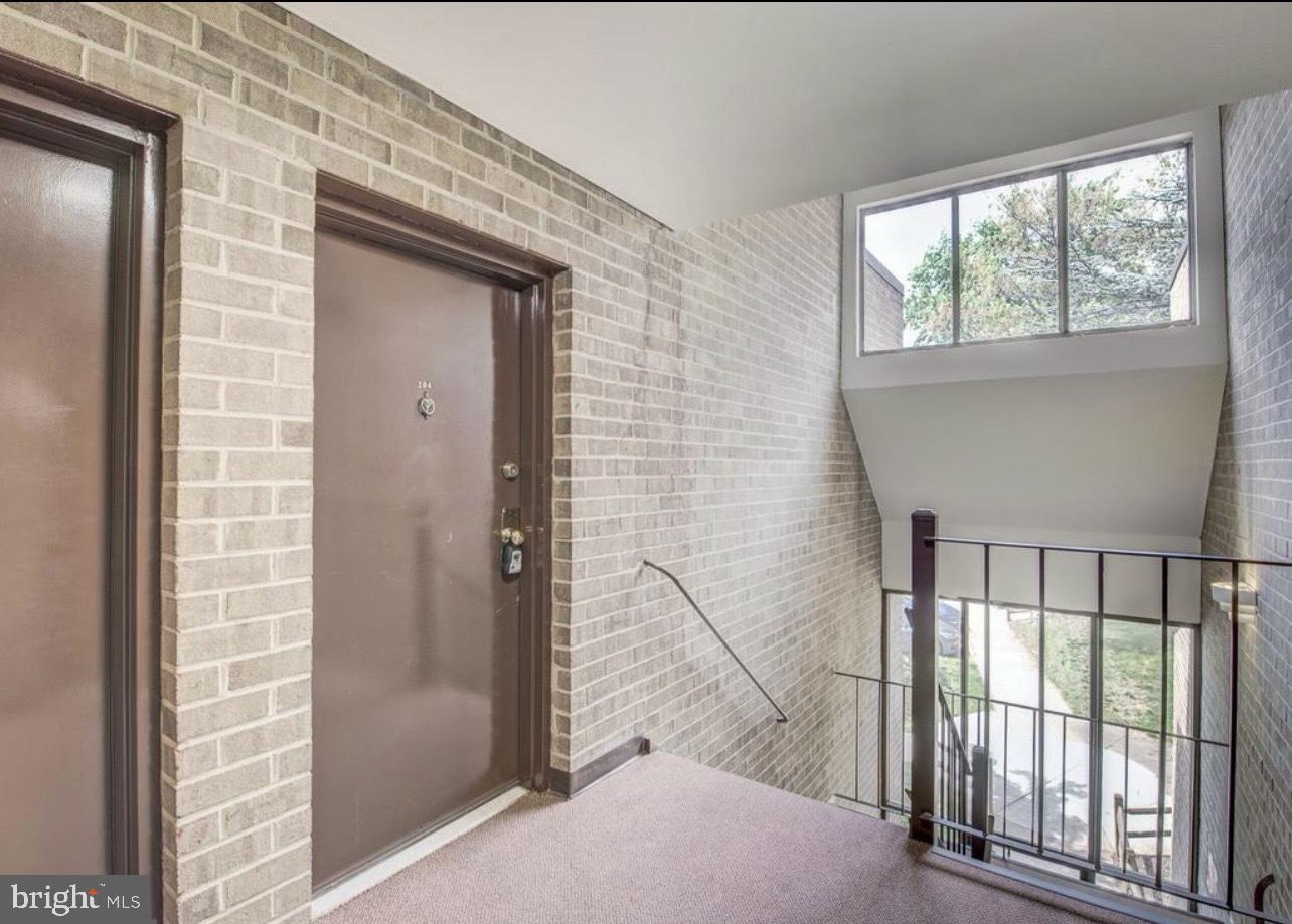 SUMMERTREE CONDO APTS - Residential Lease