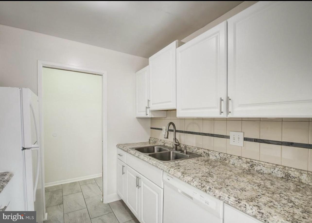 SUMMERTREE CONDO APTS - Residential Lease