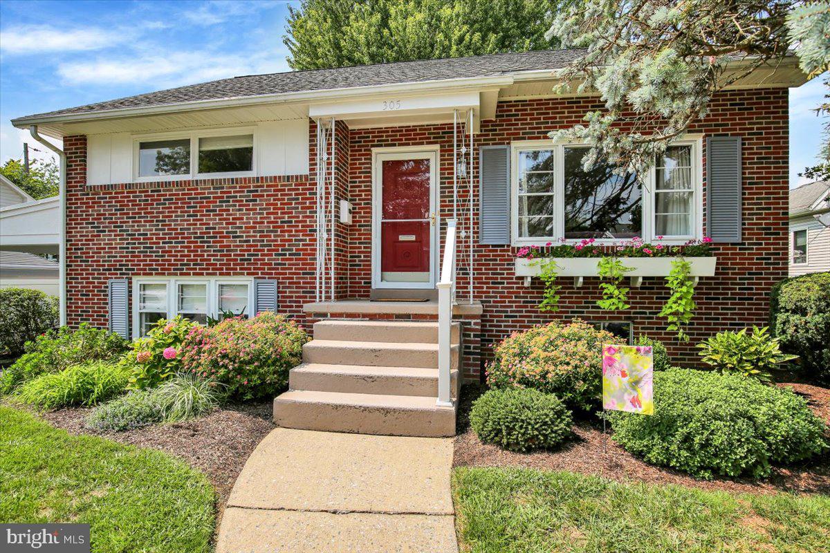 305 MARSHALL DRIVE