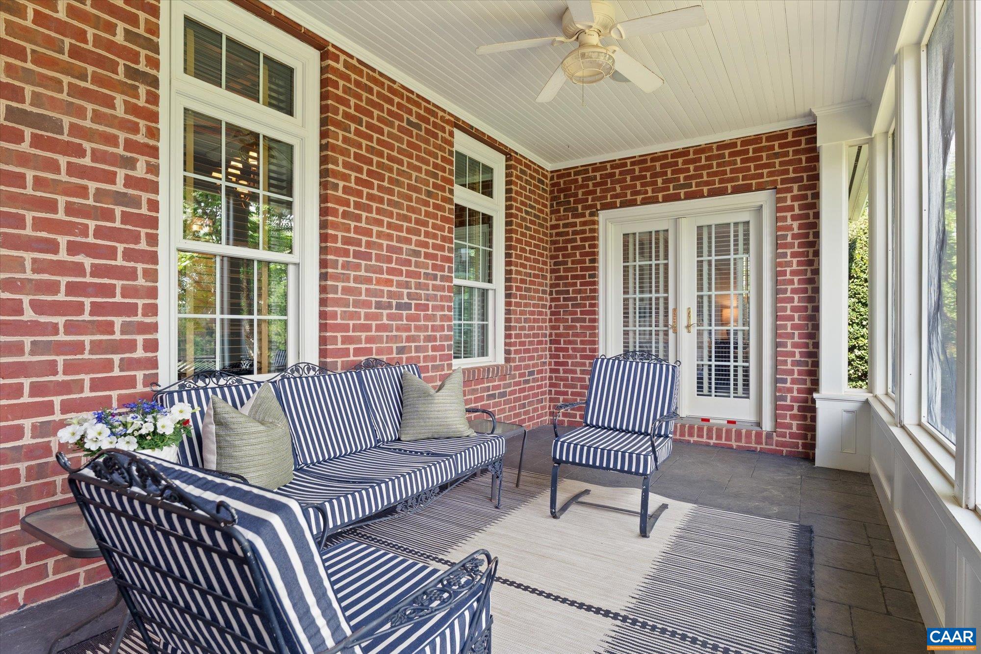 THE ROCKS - Residential