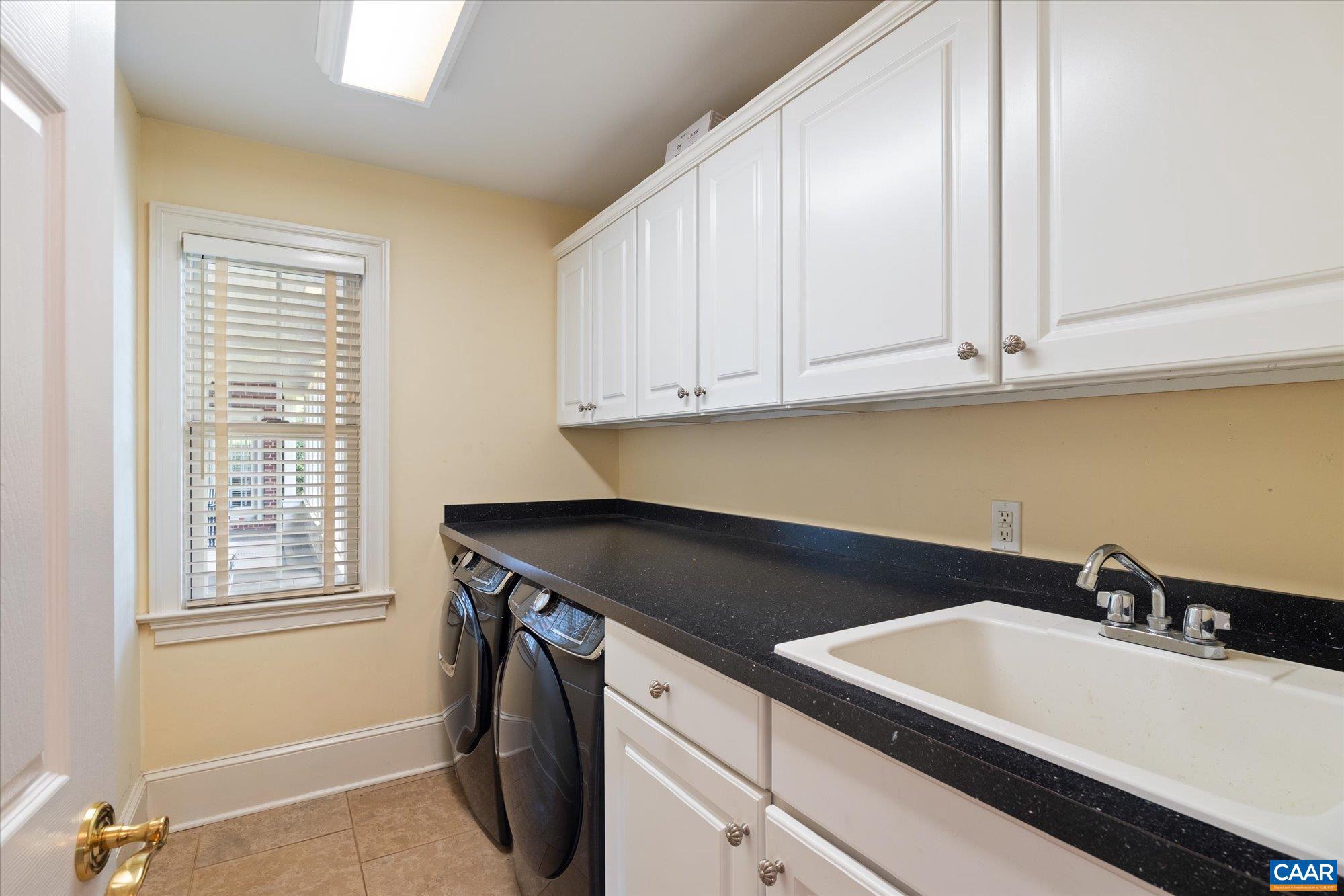 THE ROCKS - Residential