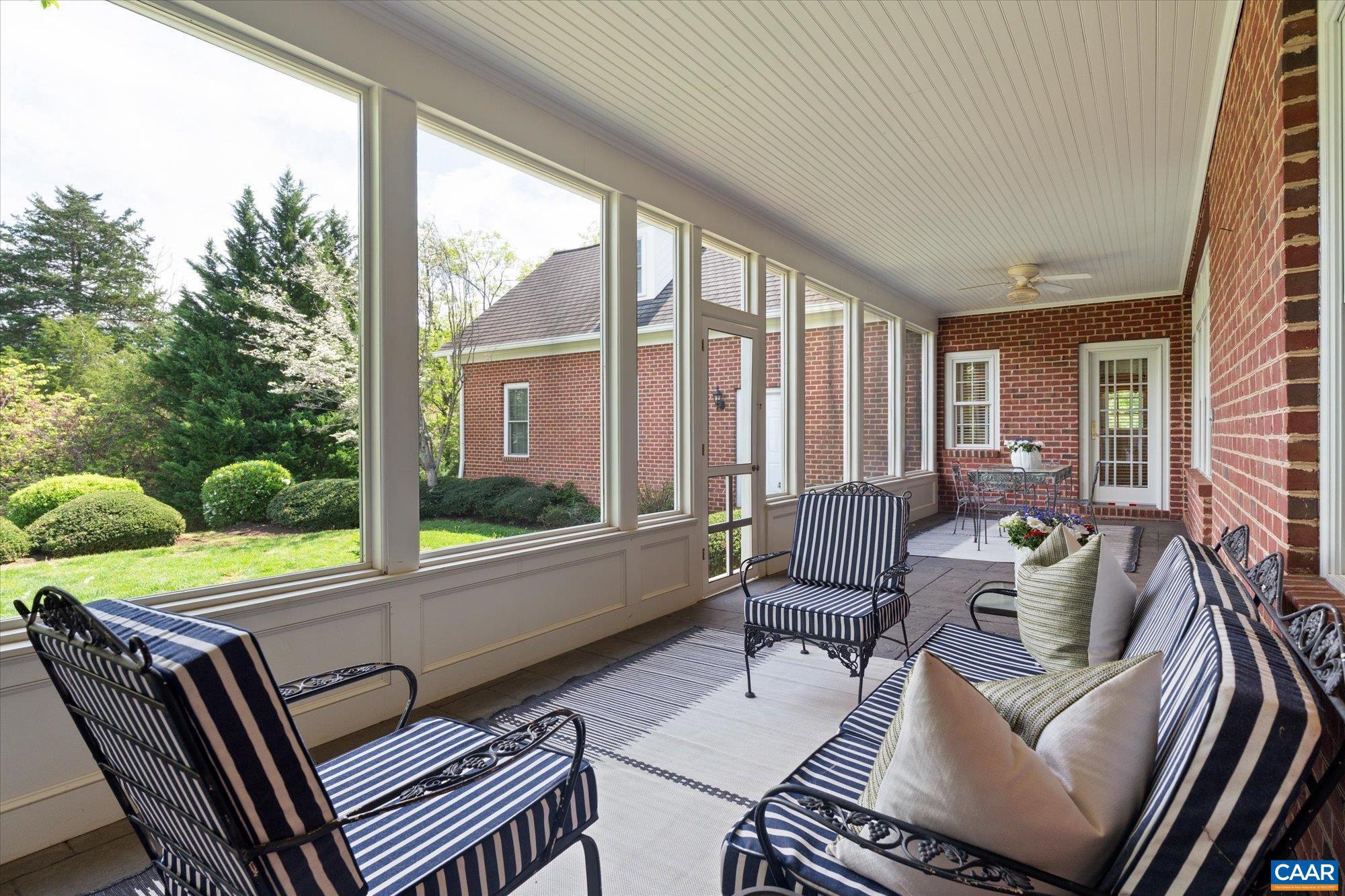 THE ROCKS - Residential